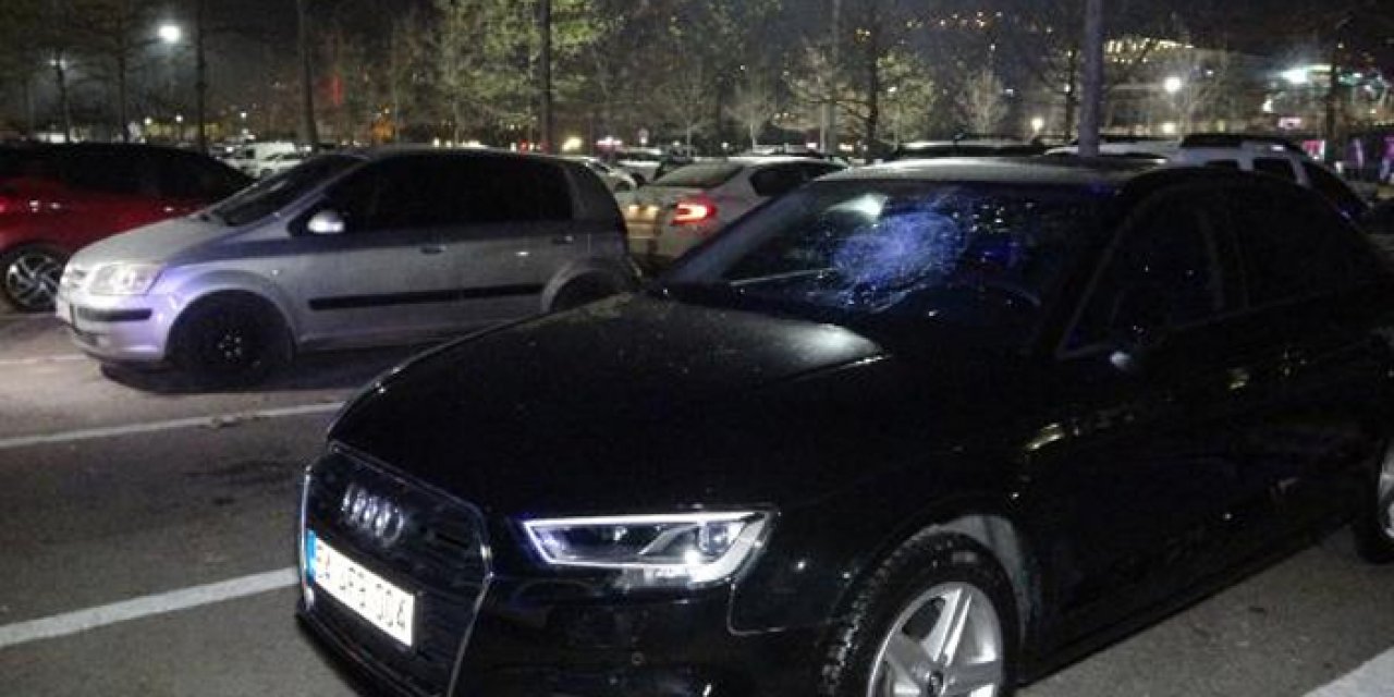 Park halindeki 35 aracın camlarını kırdı