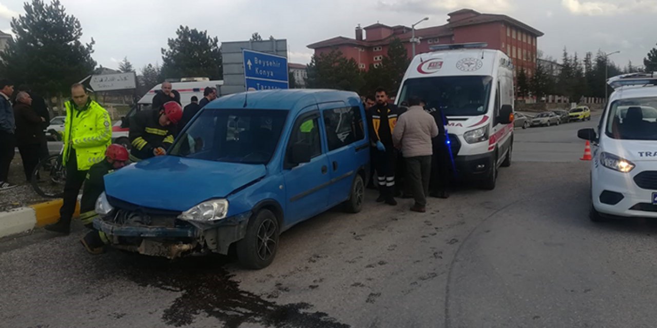 Konya'da feci kaza! Araçlar birbirine girdi: Yaralılar var!