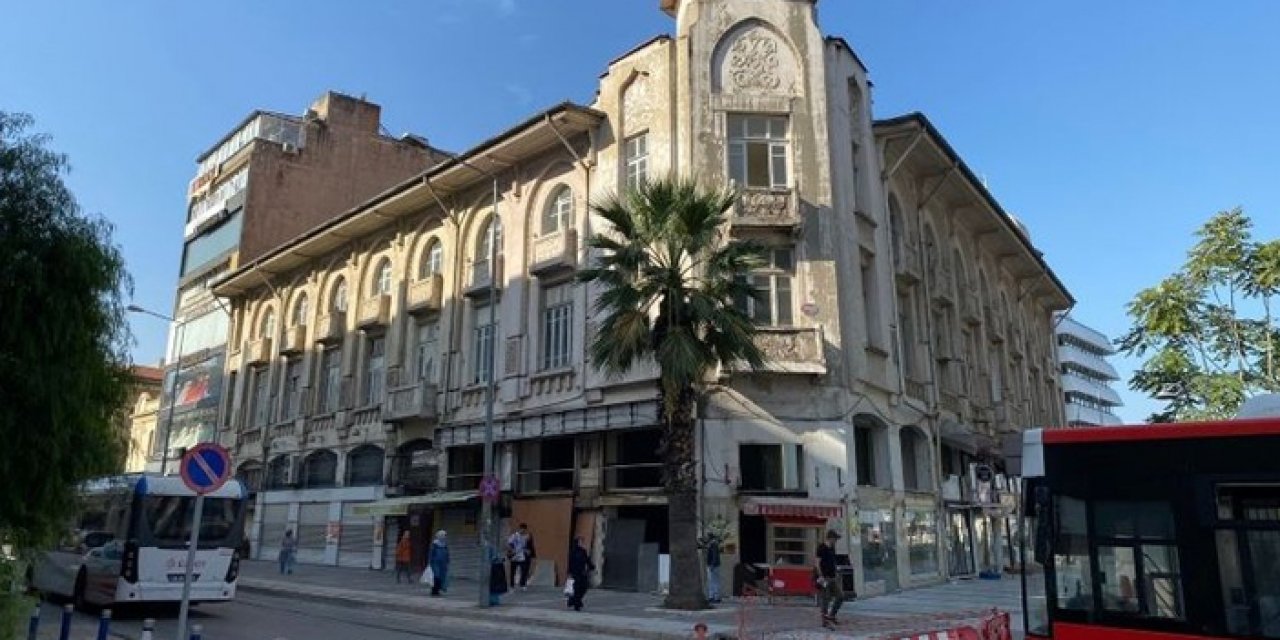 İzmir Cumhuriyet ile yaşıt hana sahip çıkamadı: Her yer talan edildi