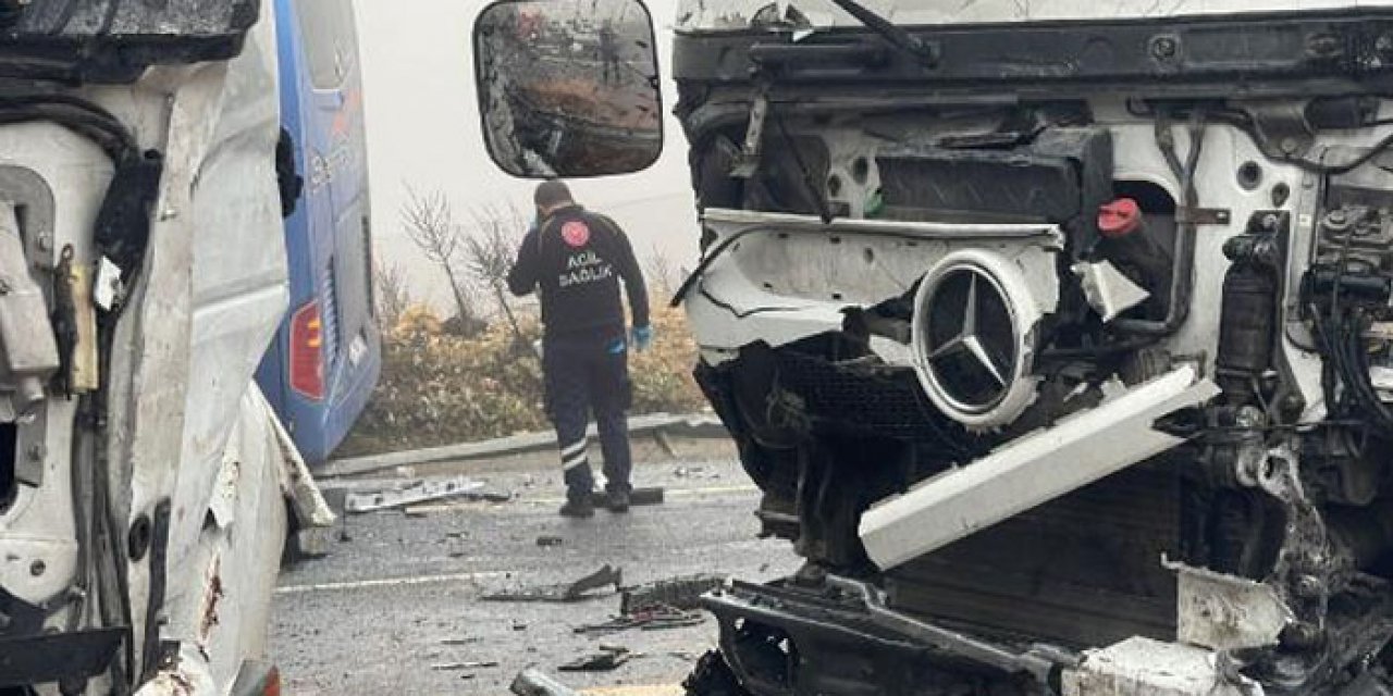 Katliam gibi kaza: İki TIR ve otobüs birbirine girdi