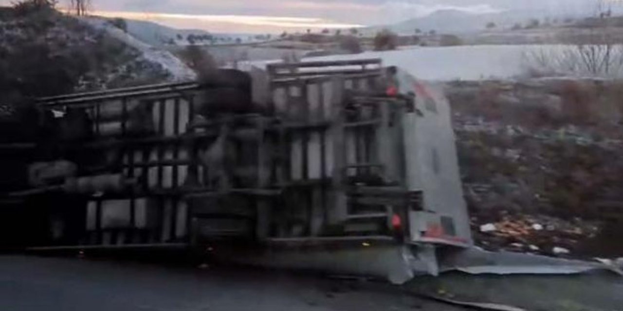 Ankara'da yollar buz tuttu: 6 araç devrildi