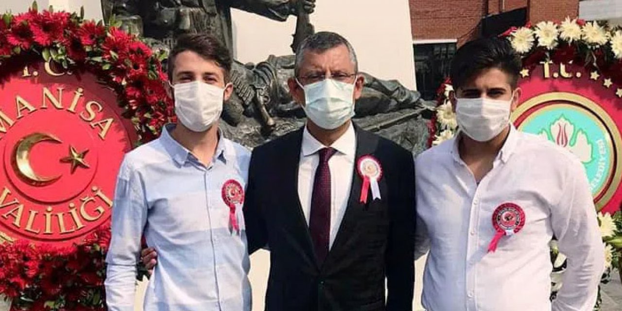 CHP Genel Başkanı Özgür Özel şehit Enis Budak ile olan fotoğrafını paylaştı
