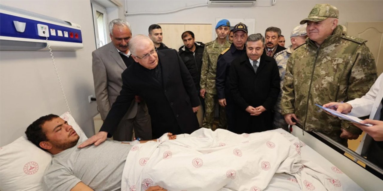 Milli Savunma Bakanı Yaşar Güler yaralı askerleri ziyaret etti