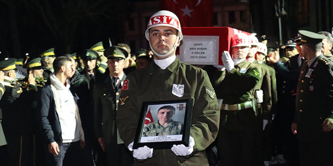 Manisa şehidini defnetti: Özgür Özel'e tepki gösterildi!