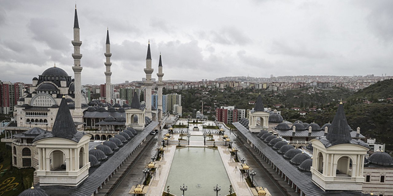 Allah kimleri sever? Allah’ın istediği kullar nasıl olur? Allah hangi kullarını sevmez?