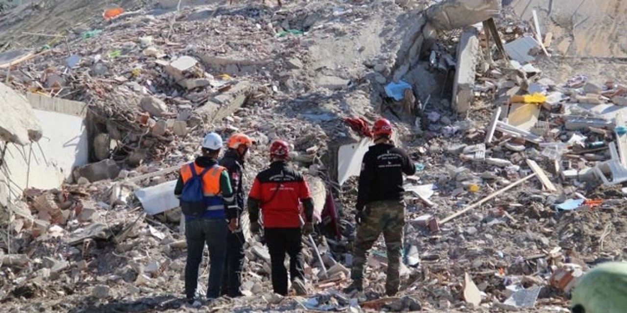 Deprem uzmanı İzmir’i uyardı: Kaç şiddetinde deprem olacağını açıkladı