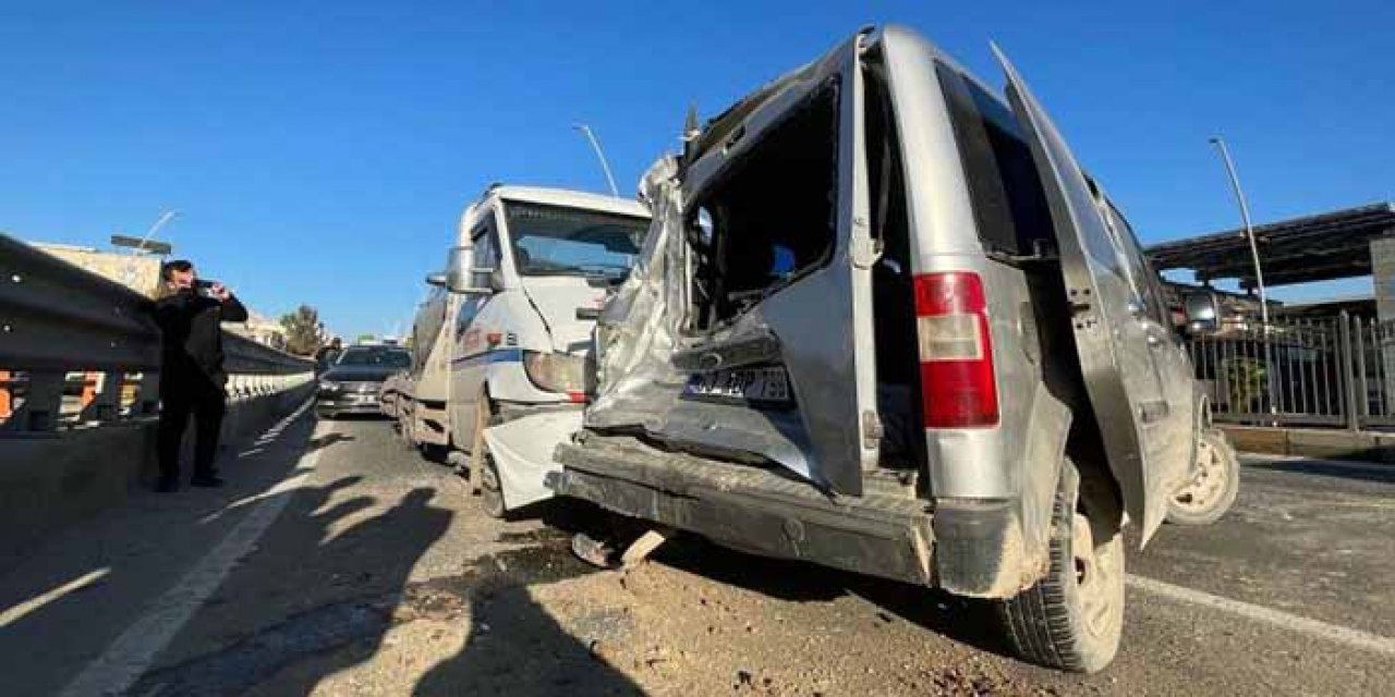 Bir zincirleme kaza da Şanlıurfa'da: 3 araç birbirine girdi