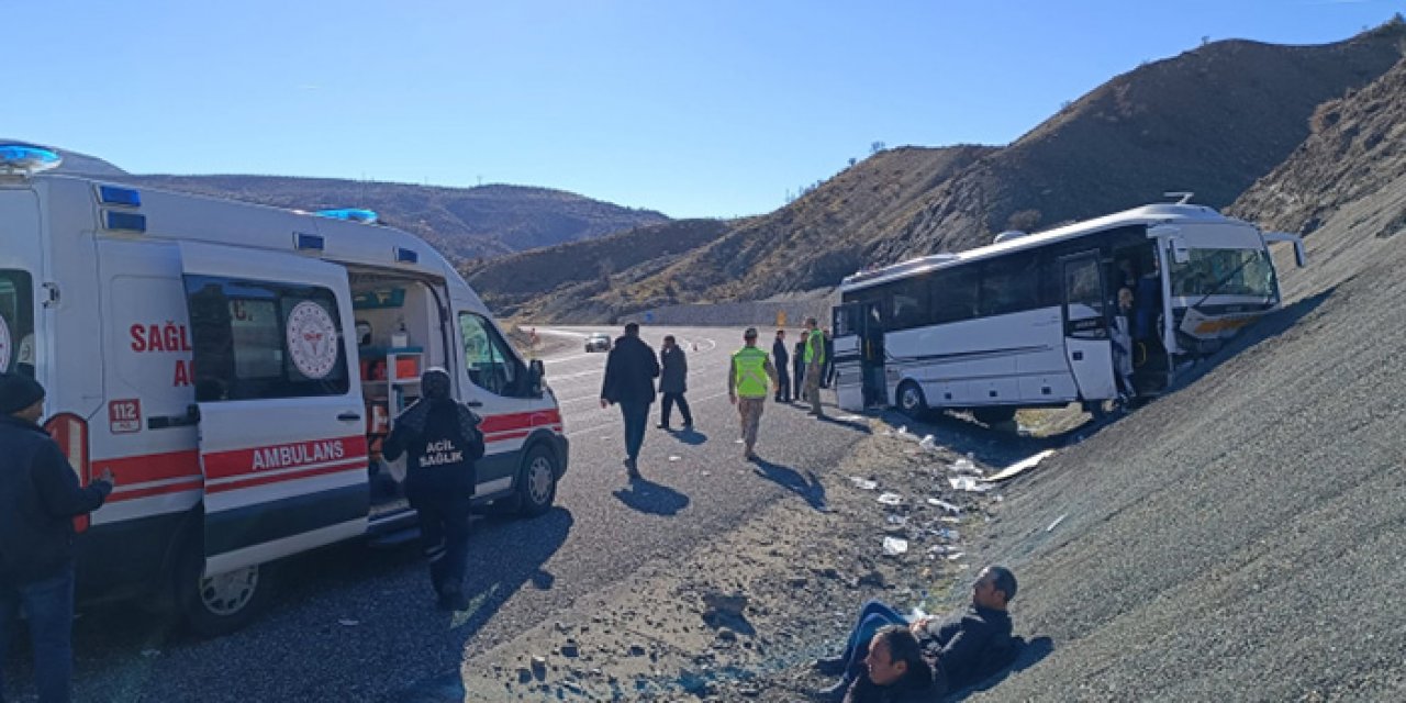 Diyarbakır'da minibüs yoldan çıktı: 27 yaralı