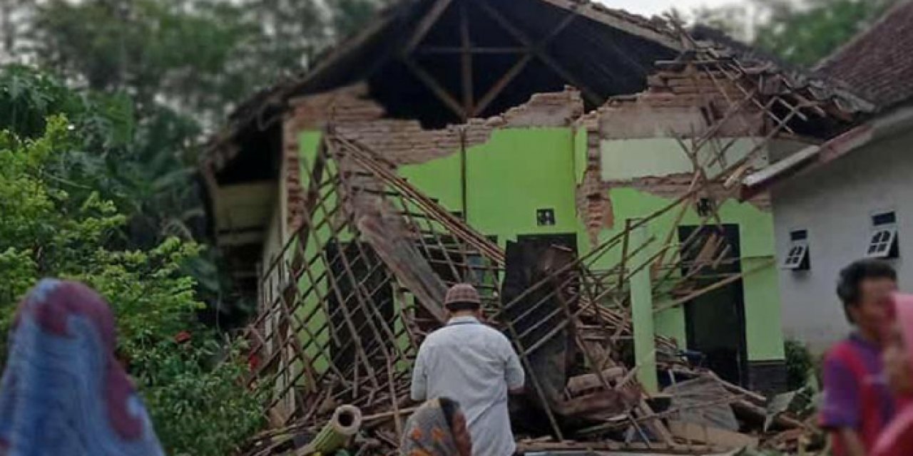 Endonezya’da 5,9 büyüklüğündeki deprem korkuttu