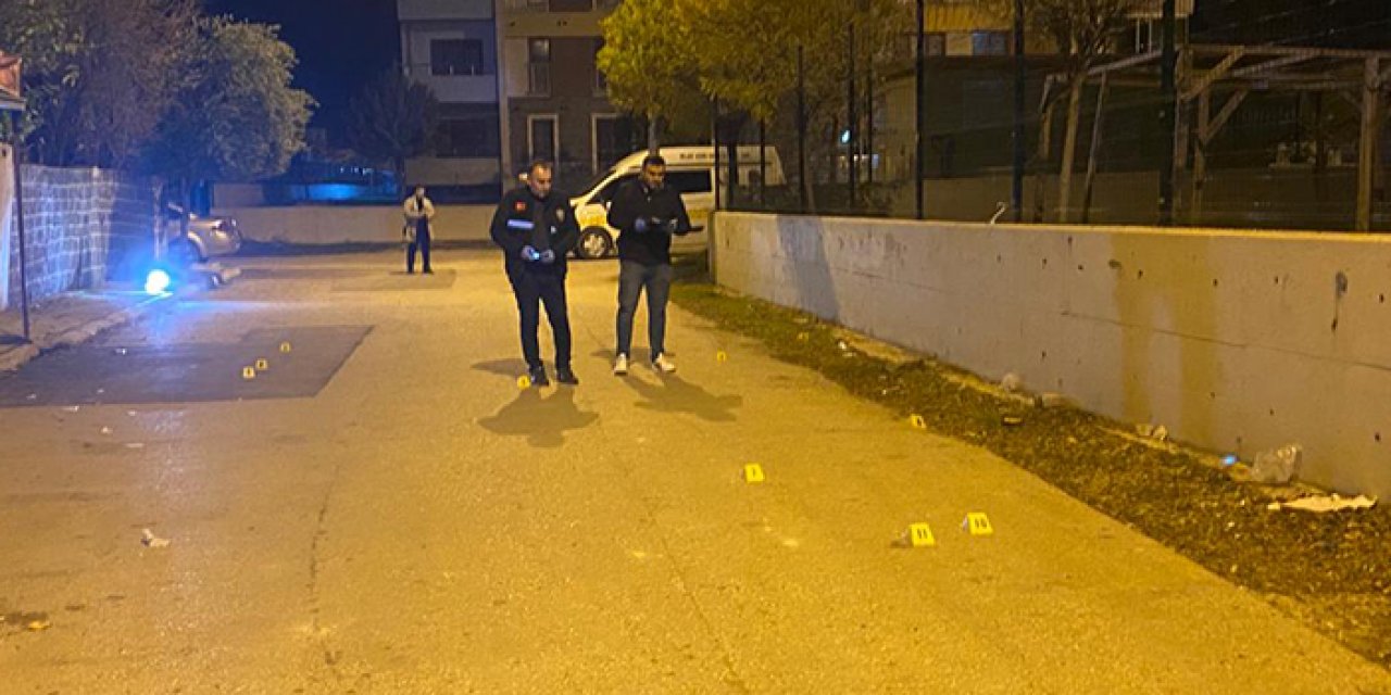 Sokak ortasında kurşun yağdırdılar: Oğul öldü, baba ağır yaralı!