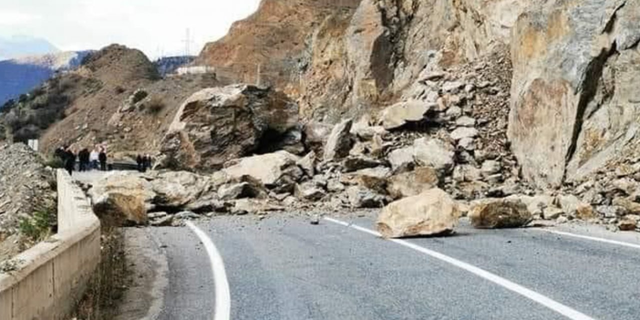 Artvin'de korkutan heyelan