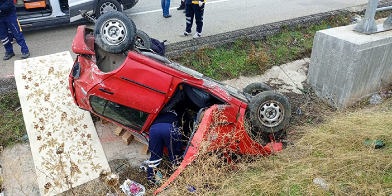 Otomobil su kanalına uçtu: Baba yaşamını yitirirken oğlu yaralandı