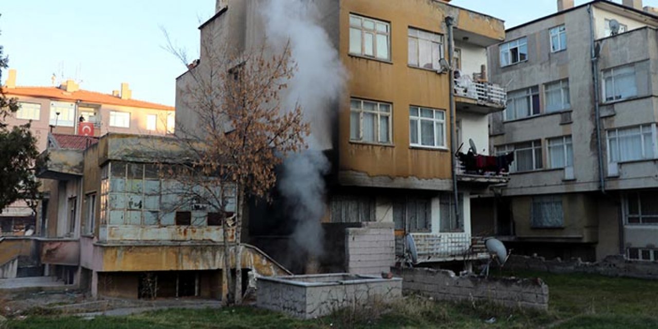 Metruk bina alev alev yandı