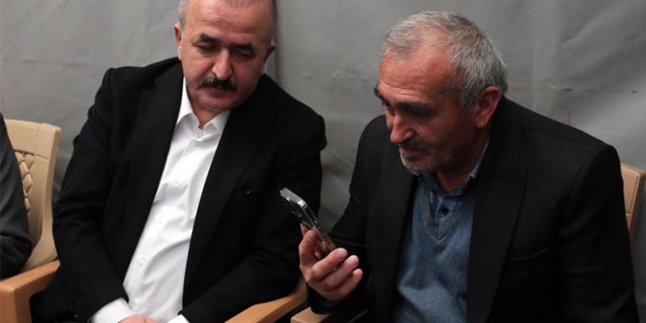 Bakan Yerlikaya şehit babasıyla konuştu