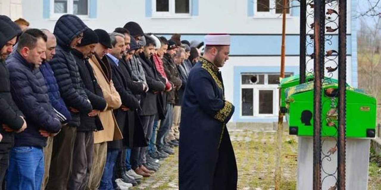 Taziye evinde yaşamını yitirdi:  Arkadaşıyla birlikte yan yana gömüldüler