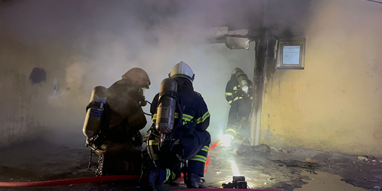 Bursa'da korkutan yangın: 4 katlı ev yandı