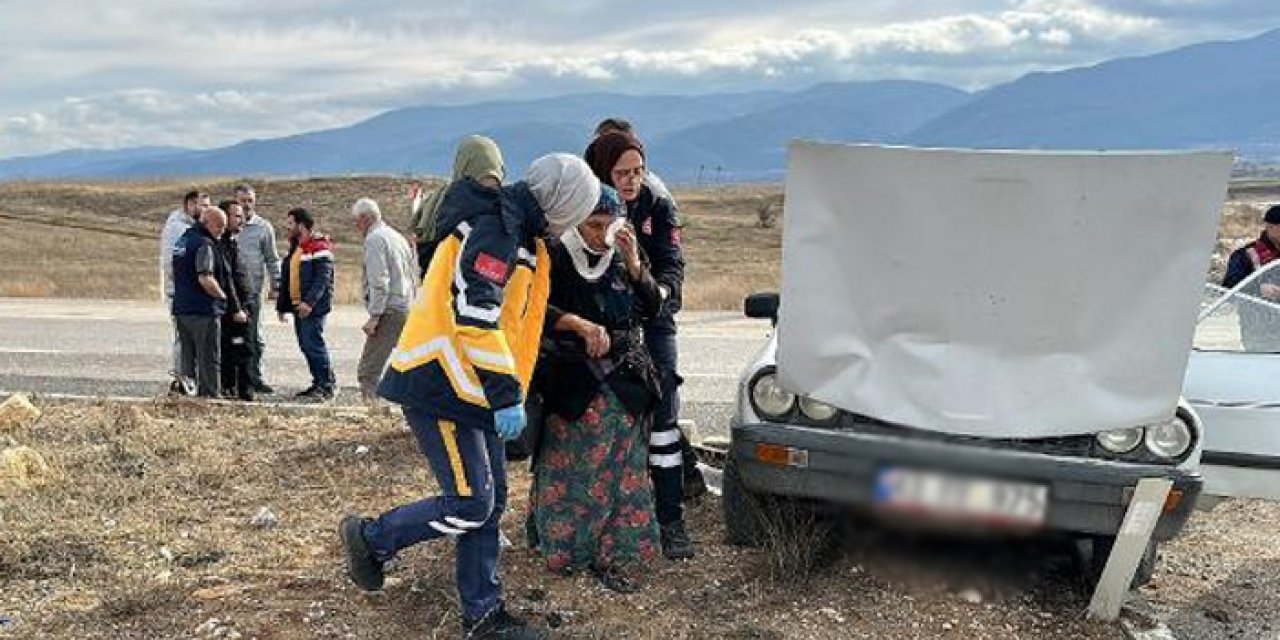 2 otomobil çarpıştı: 8 yaralı