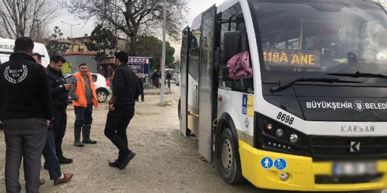 Zihinsel engelli çocuk kendisini otobüsten indiren şoförü bıçakladı