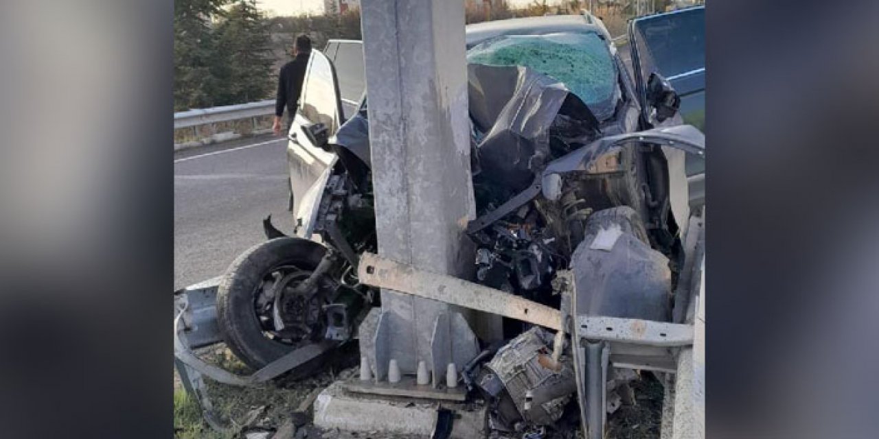 Eskişehir'de ölümlü kaza: Kontrolden çıkıp direğe çarptı