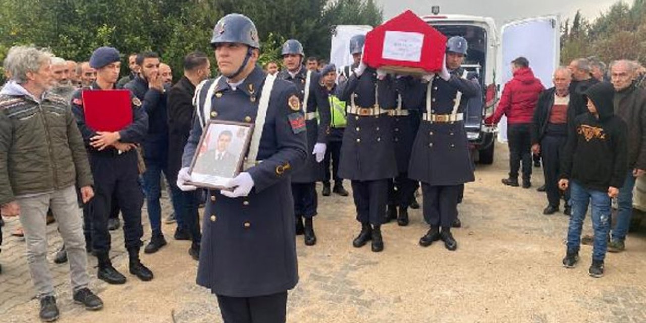 Kazara kendini vuran uzman çavuş memleketinde toprağa verildi