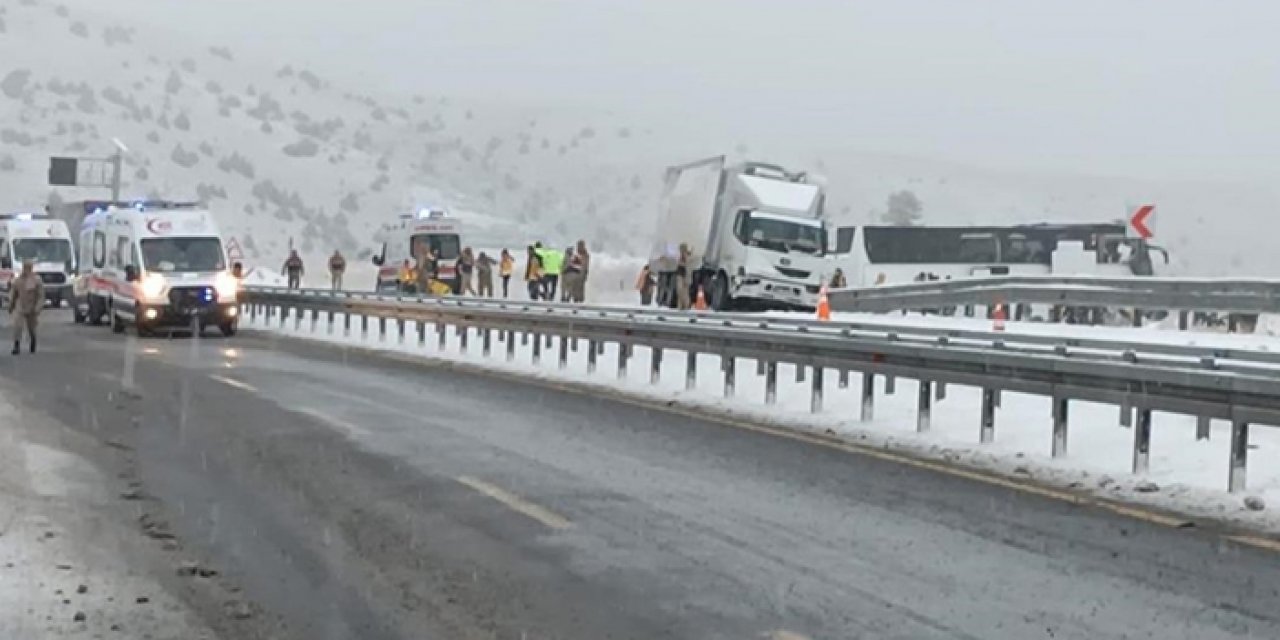 Kars'ta korkunç kaza: Ölü ve yaralılar var!