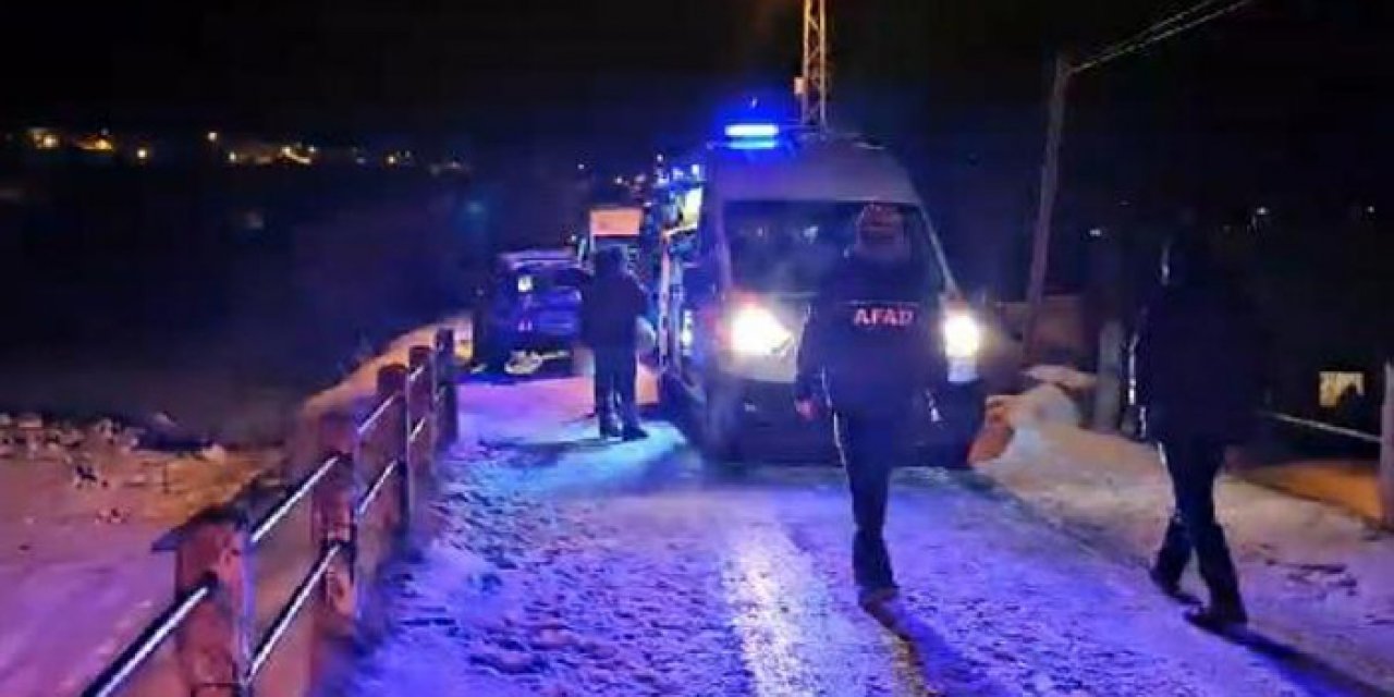 Minibüs şarampole devrildi: 15 kişi yaralandı