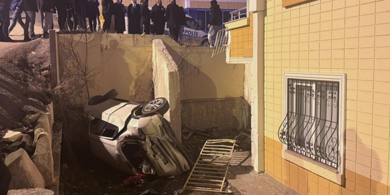 Arabayı durduramadı istinat duvarından düştü