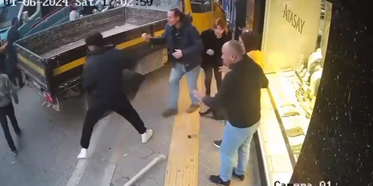 İzmir'de korkunç kaza: Yayaları biçerek dükkana girdi!