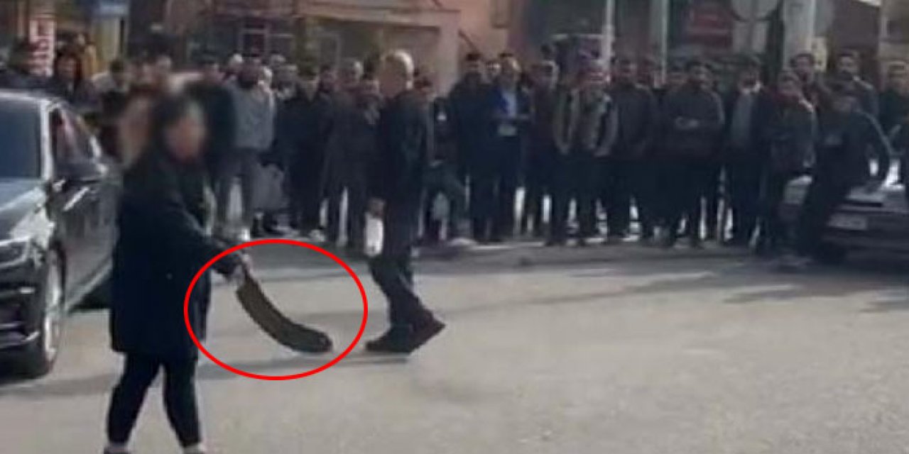 Şanlıurfa'da bir anne sinir krizi geçirip satırla yol kesti: Sebebi sonradan ortaya çıktı