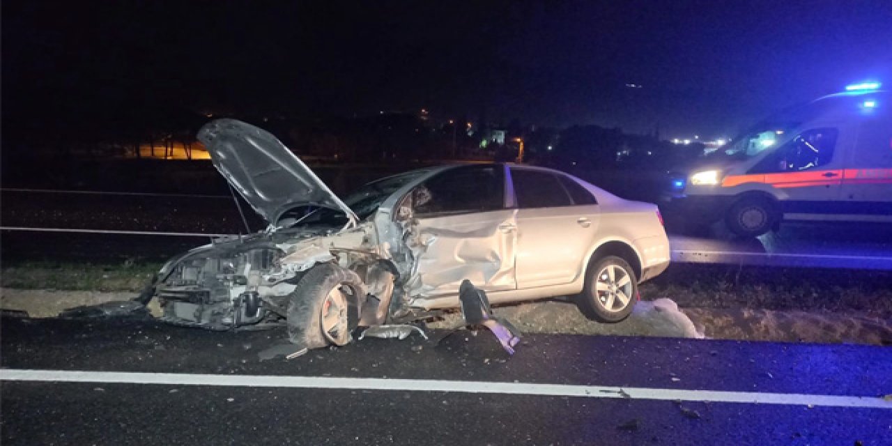 Manisa'da otomobiller kafa kafaya çarpıştı! Yaralılar var