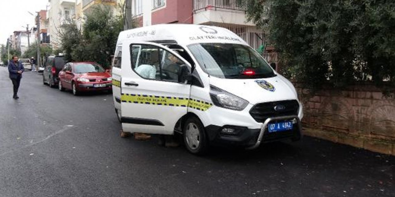 Antalya'da şüpheli ölüm: Balkonda bıçaklanmış halde bulundu