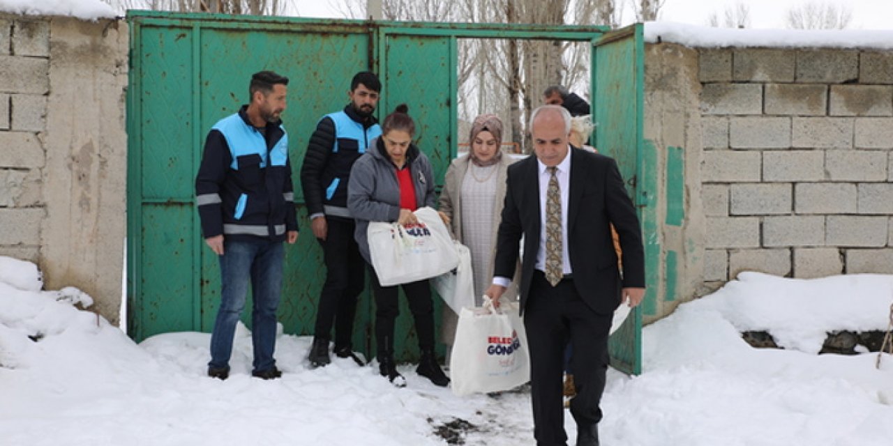 İzmirli kadınlar ihtiyaç sahiplerinin yüzünü güldürdü