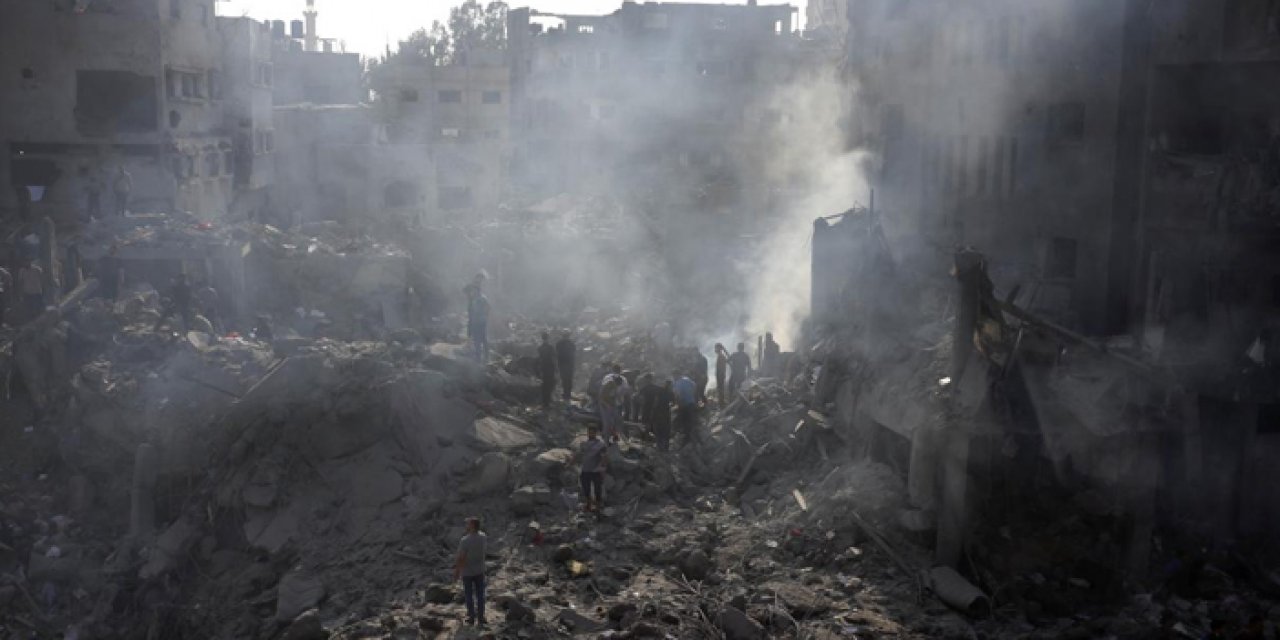 İsrail Gazze'de mülteci kampını vurdu: Çok sayıda ölü ve yaralı var