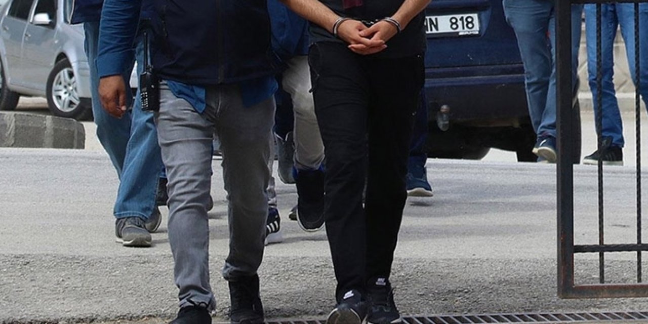 İzmir'de dolandırıcılık yaptıkları iddiasıyla yakalanan 5 kişi tutuklandı