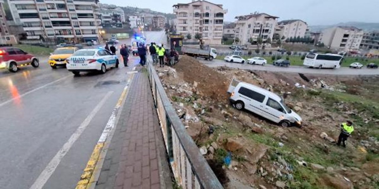 Taksiyi sollamak isterken boş araziye uçtu: 4 kişi yaralandı