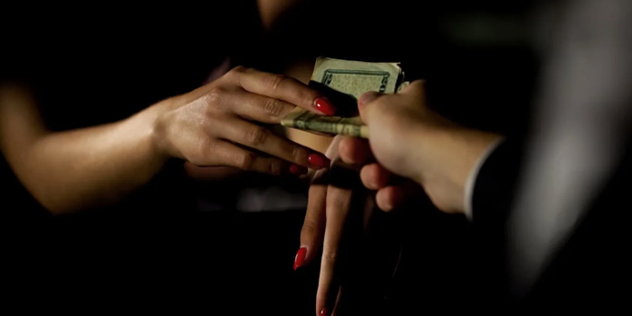 İzmir'de fuhuş operasyonu! 3 kişi tutuklandı