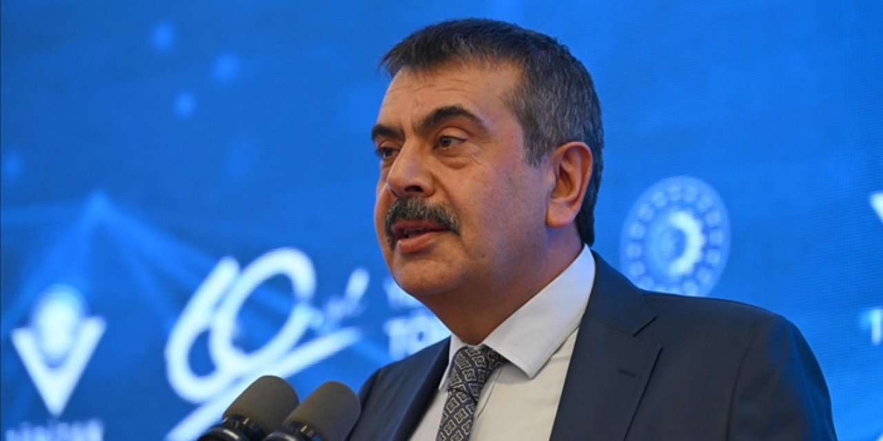 Bakan Tekin duyurdu! Pazartesi tüm okullarda şehitler için saygı duruşunda bulunulacak