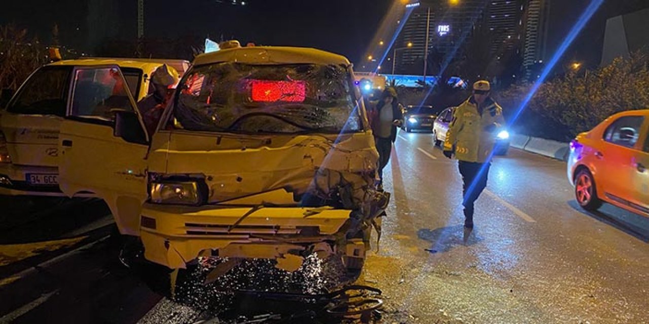 İzmir’de kaza üstüne kaza! Yol temizleme aracına çarptı!