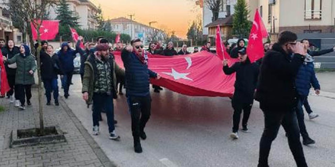 Düzce’nin gençleri şehitler için yürüdü