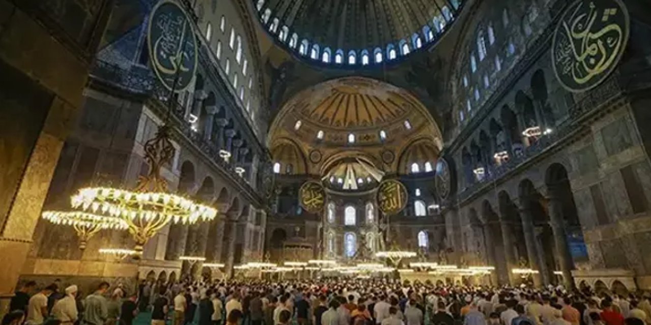 Ayasofya Camii'nde yeni uygulama: İşte turistlerden alınacak ücretler