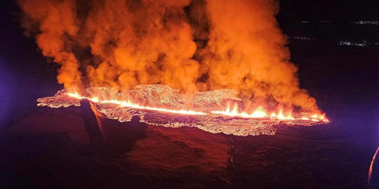 İzlanda’da yanardağdan çıkan lavlar yerleşim yerlerine geldi