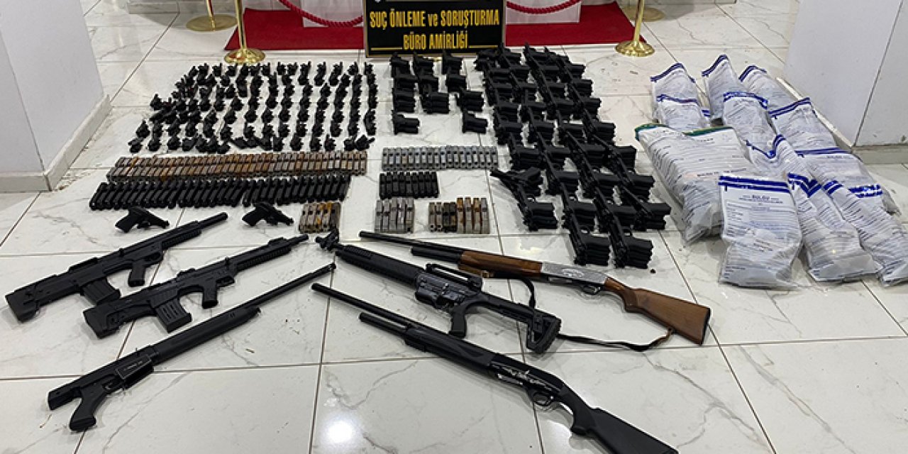 Konya'da dev operasyon: Binlerce silah ve malzeme ele geçirildi!