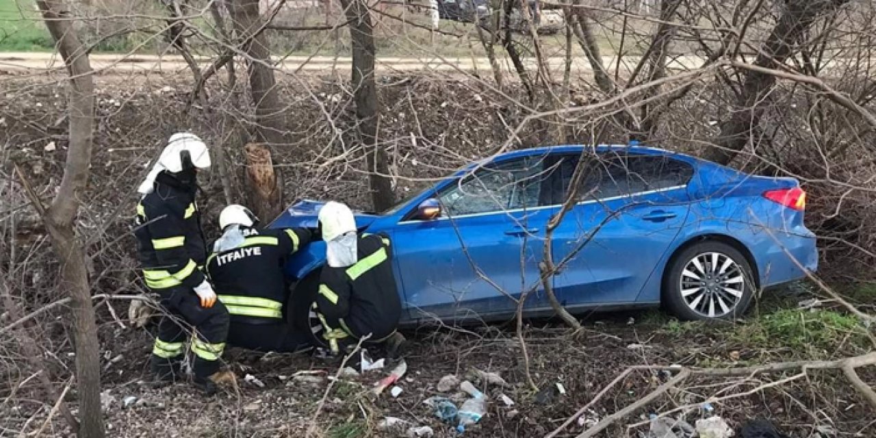 Manisa'da korkunç kaza: Kontrolden çıkıp ağaca çarptı!