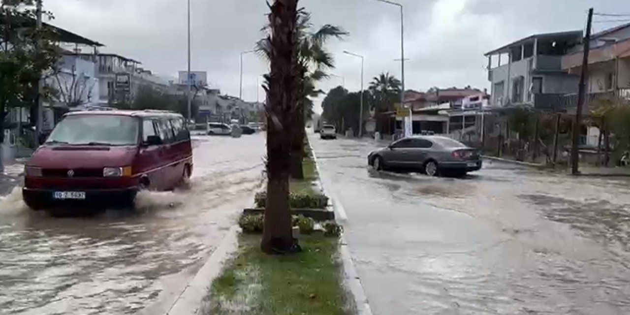 İzmir’de sağanak hayatı olumsuz etkiledi: Dükkânları su bastı!