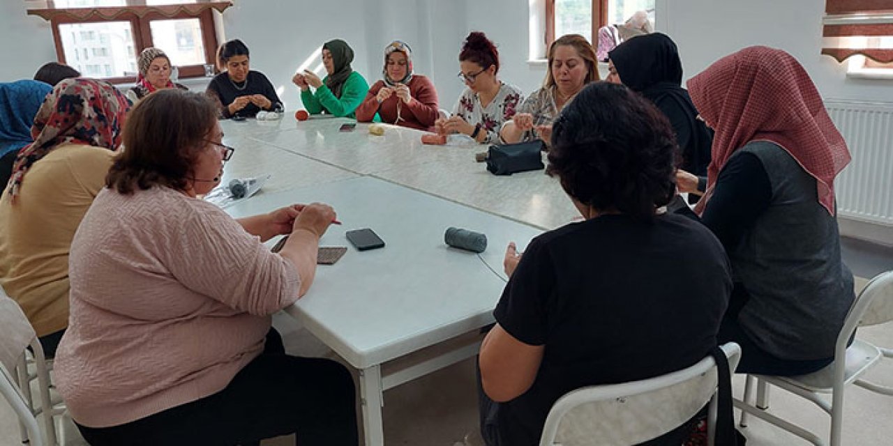 Mamak Belediyesi, aile merkezleri ile ev hanımlarına sosyalleşme alanı ve ek gelir imkânı sağlıyor