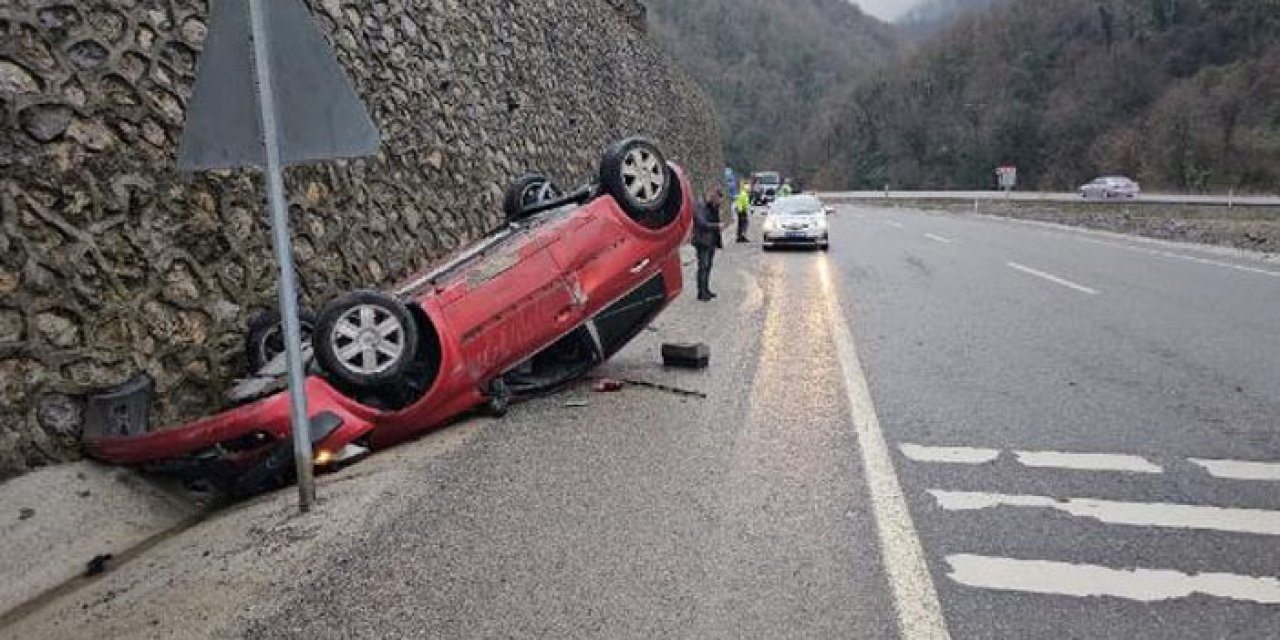 Otomobil metrelerce takla attı: 3 kişi yaralandı
