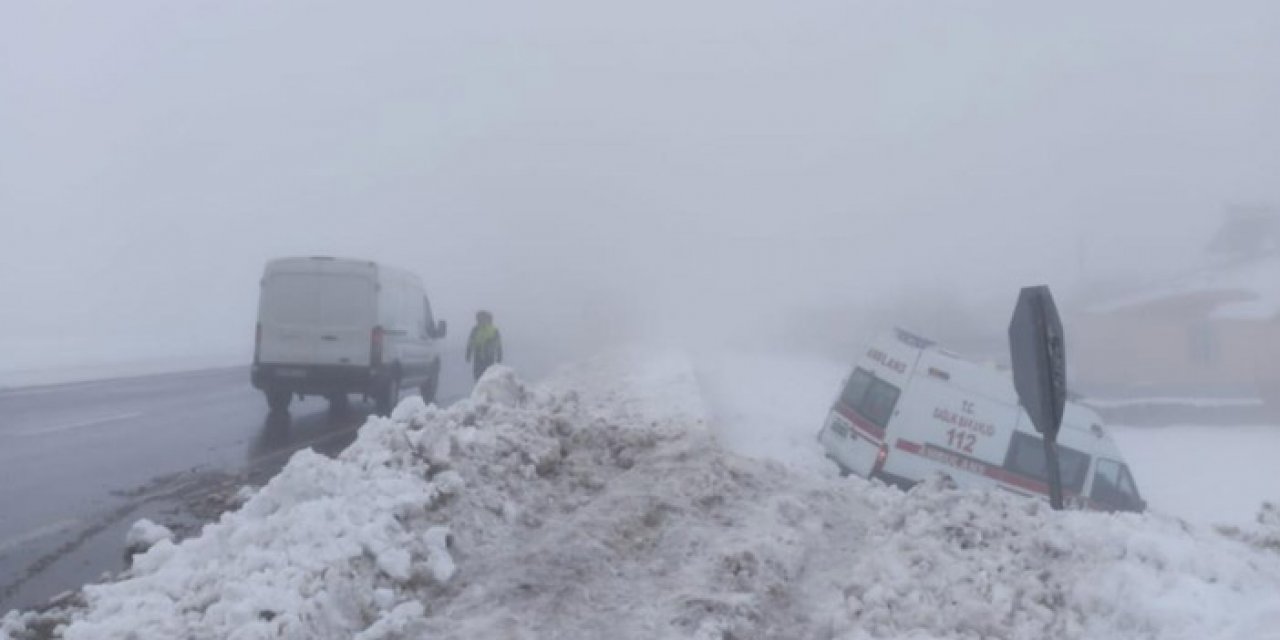 Kontrolden çıkıp şarampole devrildi: 6 kişi yaralandı