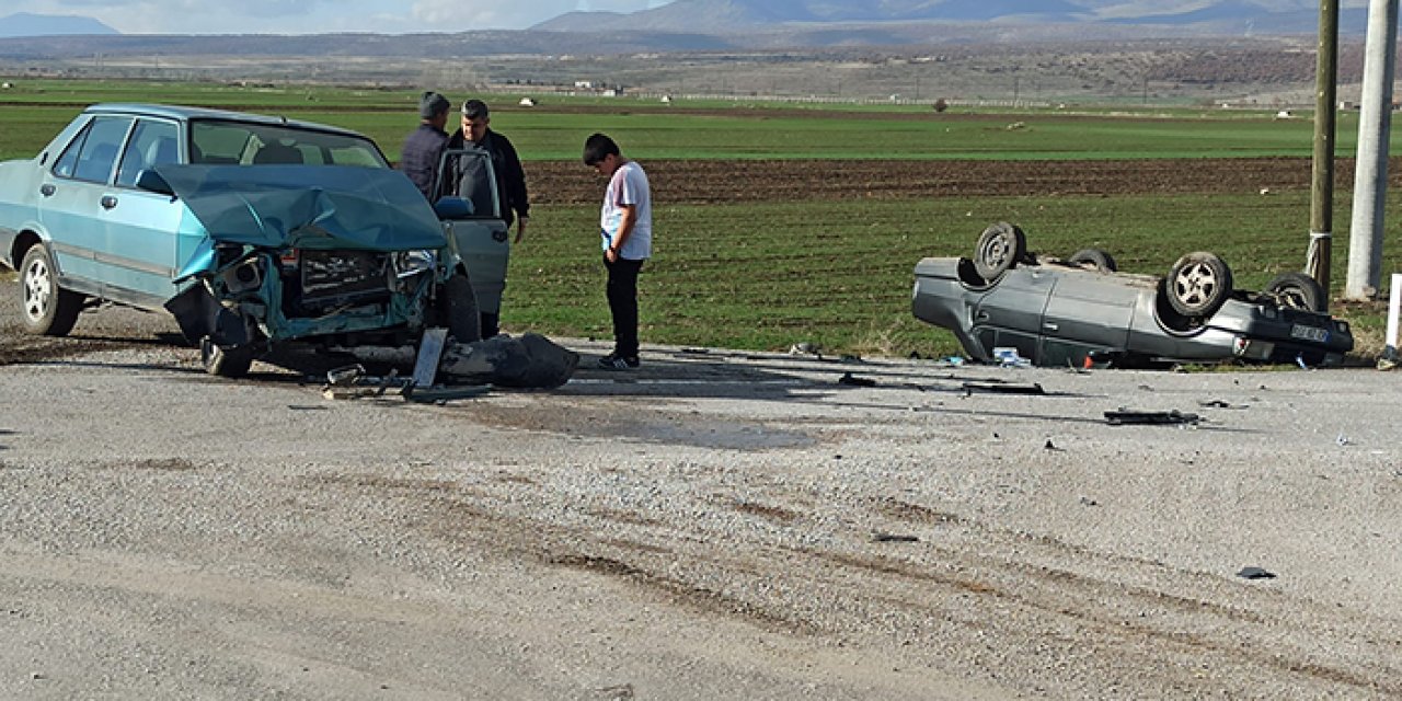 Konya'da korkunç kaza: Çarpışan araçlardan biri takla attı!