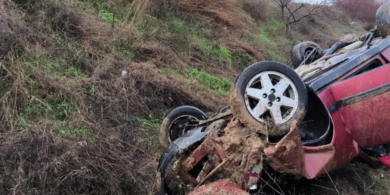 Manisa'da korkunç kaza: Kontrolden çıkan araç şarampole uçtu!