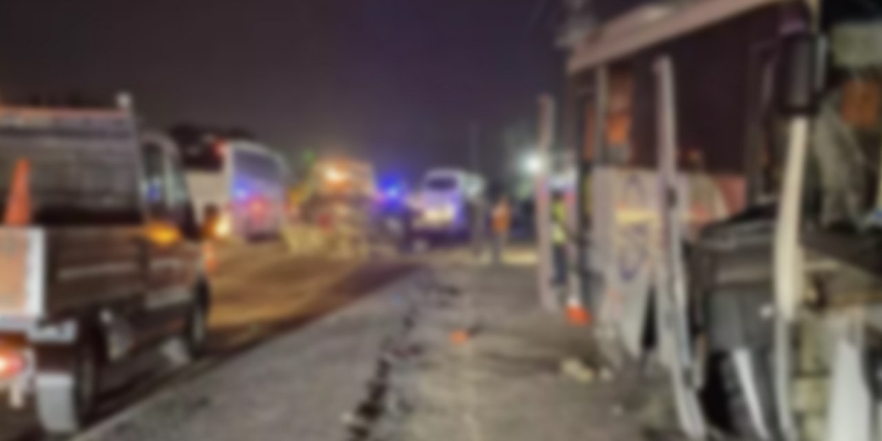 Manisa'da işçi servisi tırla çarpıştı: Çok sayıda yaralı var!